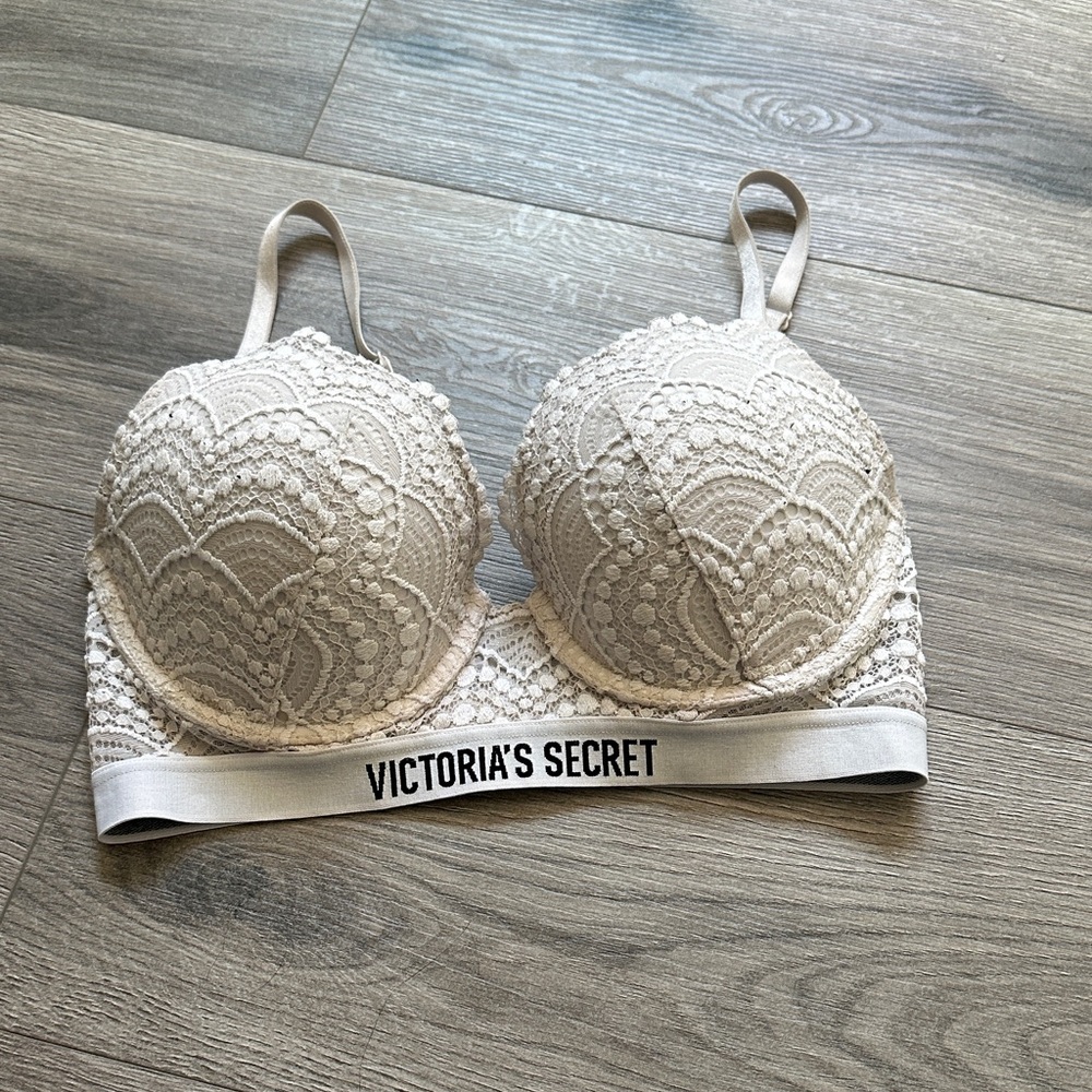Victoria's Secret T Shirt Cream Lace Push-Up Bra